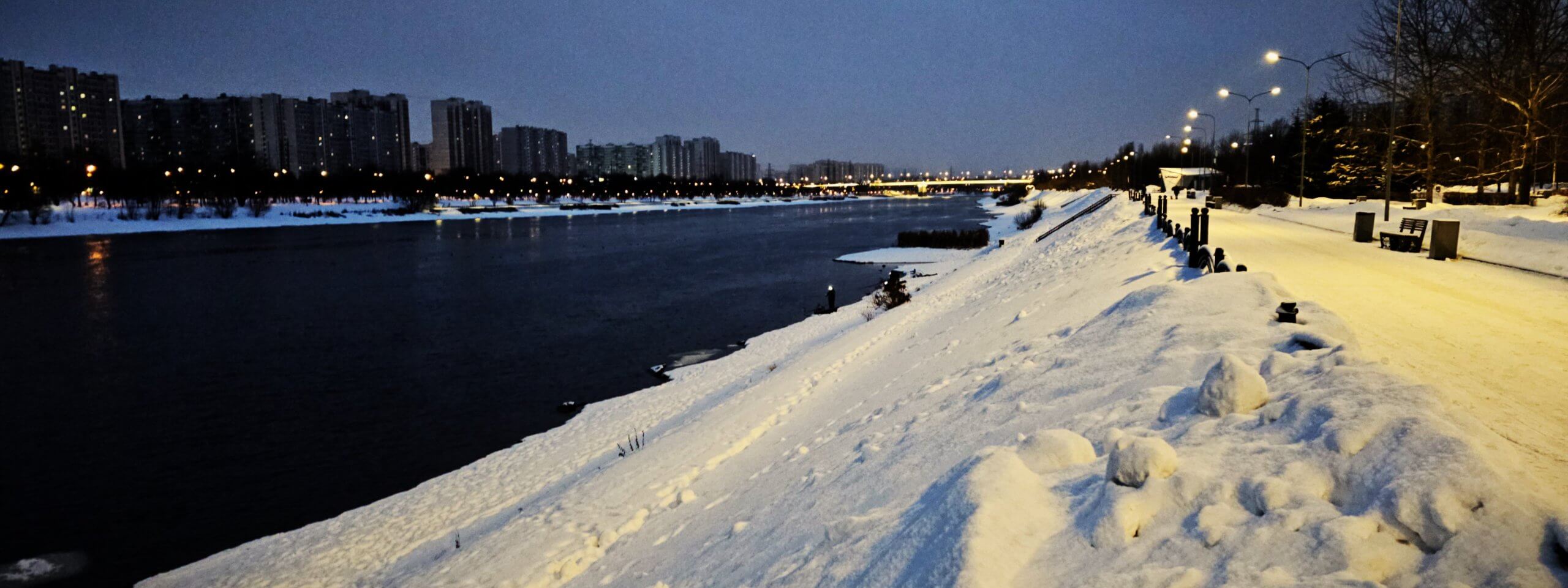 раннее зимнее утро на Москва реке